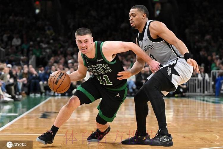 马刺100-95险胜凯尔特人，文班亚马21+6，怀特29+9